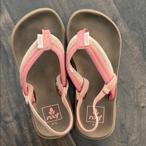 Girl’s Reef flip flops with elastic back strap